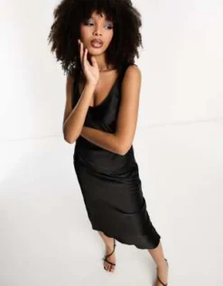 ASOS DESIGN - Vestito Sottoveste Midi Con Scollo Rotondo In Raso Nero