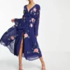 ASOS DESIGN Tall - Vestito Midi Blu Navy Con Ricamo A Fiori E Bottoni Allacciato Sul Davanti