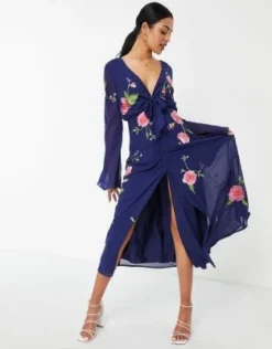 ASOS DESIGN Tall - Vestito Midi Blu Navy Con Ricamo A Fiori E Bottoni Allacciato Sul Davanti -Vendite ASOS Maternity || RIVER ISLAND || Monki 200932036 4