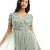 Maya Petite - Vestito Lungo Da Damigella In Tulle A Maniche Corte Verde Salvia Con Delicate Paillettes Tono Su Tono