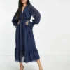 ASOS DESIGN Curve - Vestito Midi In Raso Blu Navy A Righe Con Maniche A Campana E Bottoni
