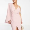 Lavish Alice Plus - Vestito Midi A Pieghe Con Mantella Rosa