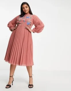 ASOS DESIGN Curve - Vestito Skater Midi Accollato A Maniche Lunghe Rosa Tè Con Pieghe E Ricamo -Vendite ASOS Maternity || RIVER ISLAND || Monki 202079968 3
