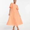 ASOS DESIGN Petite - Vestito Midi Accollato A Pieghe In Plumetis Corallo Con Motivo A Spina Di Pesce E Maniche A Sbuffo