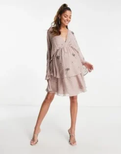 ASOS Maternity ASOS DESIGN Maternity - Vestito Corto In Plumetis A Balze Rosa Cipria Con Decorazioni Lineari A Fiori -Vendite ASOS Maternity || RIVER ISLAND || Monki 202241464 3