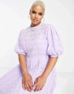 ASOS DESIGN Curve - Vestito Midi Accollato A Pieghe Con Maniche A Sbuffo In Plumetis A Spina Di Pesce Color Lavanda -Vendite ASOS Maternity || RIVER ISLAND || Monki 202393472 4