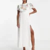 ASOS DESIGN Petite - Vestito Midi Bianco Plumetis A Pieghe Con Davanti Sciallato, Ricami E Cintura
