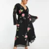 ASOS DESIGN Curve - Vestito Lungo Allacciato Sul Davanti Nero Con Ricamo A Fiori E Bottoni