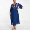 ASOS DESIGN Curve - Vestito Midi Blu Navy A Pieghe Con Ricami E Inserti In Pizzo