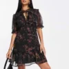 Topshop Petite - Vestito Corto Nero Con Stampa A Fiori E Volant