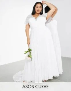 ASOS EDITION Curve - Sophia - Vestito Da Sposa In Pizzo Con Scollo Profondo E Gonna A Pieghe Color Avorio