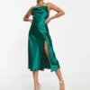 Little Mistress Petite - Vestito Midi Accollato In Raso Verde Smeraldo Con Scollo Ad Anello