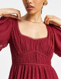 ASOS DESIGN Petite - Vestito Midi A Pieghe Bordeaux Plumetis Con Maniche A Sbuffo E Finiture Smerlate -Vendite ASOS Maternity || RIVER ISLAND || Monki 203026427 3