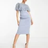 ASOS DESIGN Petite - Vestito Midi Blu Polvere Con Mantella Decorata