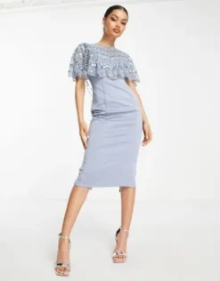 ASOS DESIGN Petite - Vestito Midi Blu Polvere Con Mantella Decorata