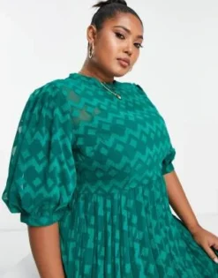 ASOS DESIGN Curve - Vestito Midi Accollato Verde Bosco In Plumetis A Pieghe Con Motivo A Spina Di Pesce E Maniche A Palloncino -Vendite ASOS Maternity || RIVER ISLAND || Monki 203273236 3
