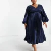 Lovedrobe Luxe Plus - Vestito Midi In Raso A Pieghe Blu Navy Con Incrocio Sul Retro
