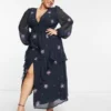 ASOS DESIGN Curve - Vestito Da Giorno Midi Grigio Antracite E Viola Con Motivo Ricamato, Vita Arricciata E Bottoni