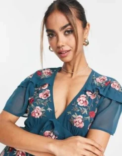 Hope & Ivy - Vestito Midi Con Volant Ricamato Verde Smeraldo -Vendite ASOS Maternity || RIVER ISLAND || Monki 203642344 3