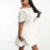 ASOS DESIGN Curve - Vestito Corto Bianco Con Spalle Scoperte E Decorazione Con Piume