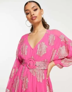 ASOS DESIGN Petite - Vestito Da Giorno Lungo In Jacquard Metallizzato Rosa Con Maniche Ad Ali Di Pipistrello E Cintura -Vendite ASOS Maternity || RIVER ISLAND || Monki 203760580 3