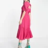Whistles - Vestito Midi Con Maniche Con Volant In Raso Martellato Rosa Vivo