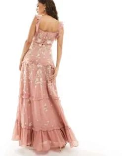 ASOS DESIGN Petite - Vestito Lungo Da Damigella Rosa Con Spalline Sottili Decorato Con Ricami -Vendite ASOS Maternity || RIVER ISLAND || Monki 203816915 3