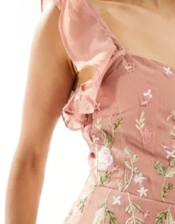 ASOS DESIGN Petite - Vestito Lungo Da Damigella Rosa Con Spalline Sottili Decorato Con Ricami -Vendite ASOS Maternity || RIVER ISLAND || Monki 203816915 4