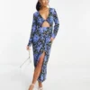 ASOS DESIGN Petite - Vestito Da Giorno Midi Blu A Fiori Con Cut-out Incrociato