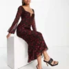 ASOS DESIGN - Vestito Milkmaid Midi Nero E Rosso A Fiori Con Dettagli Arricciati E Maniche Svasate