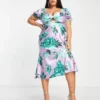 ASOS DESIGN Curve - Vestito Da Giorno Midi In Raso Lilla E Verde A Fiori Con Incrocio Sul Davanti