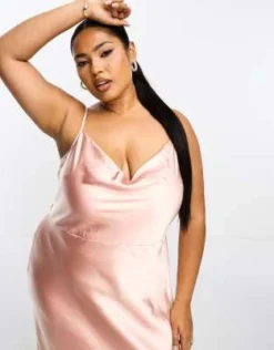 Pretty Lavish Curve - Keisha - Vestito Lungo Da Damigella In Raso Cipria Con Scollo Ad Anello -Vendite ASOS Maternity || RIVER ISLAND || Monki 203943237 3