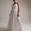 ASOS Edition Curve - Esme - Vestito Da Sposa A Corsetto Con Spalline Sottili E Gonna A Ruota Color Avorio Con Decorazioni