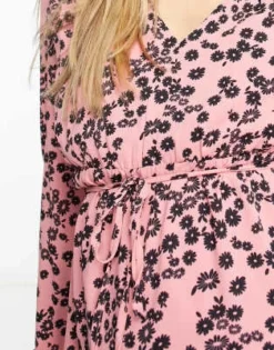 Glamorous Maternity - Vestito Corto A Maniche Lunghe Allacciato In Vita Rosa A Fiorellini Neri Con Scollo A V -Vendite ASOS Maternity || RIVER ISLAND || Monki 204062378 3
