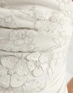 ASOS DESIGN Tall - Vestito Midi Bianco Decorato Con Paillettes A Fiori Con Maniche A Sbuffo E Scollo Alla Bardot -Vendite ASOS Maternity || RIVER ISLAND || Monki 204161792 4