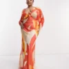 Esclusiva ASOS DESIGN Curve - Vestito Lungo Con Scollo Profondo Arancione Con Stampa Astratta E Laccetti Sul Davanti