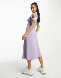 ASOS DESIGN Petite - Ultimate - Vestito Da Giorno Midi Lilla Con Colletto E Ricamo A Fiori -Vendite ASOS Maternity || RIVER ISLAND || Monki 204184778 3