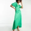 ASOS DESIGN Tall - Vestito Midi Con Fondo Asimmetrico In Raso Verde Smeraldo Con Bottoni E Maniche Ad Ali Di Pipistrello