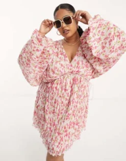 ASOS DESIGN Curve - Vestito Corto A Trapezio Rosa A Fiori Con Micro Pieghe E Maniche Ad Ali Di Pipistrello