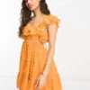 ASOS DESIGN Petite - Vestito Skater Corto Arancione Con Cut Out E Volant