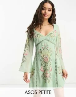 ASOS DESIGN Petite - Vestito Da Giorno Corto A Maniche Lunghe Verde Salvia Con Ricamo E Finiture Effetto Smagliato