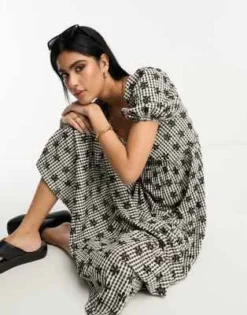 ASOS DESIGN - Vestito Al Polpaccio A Balze Con Scollo Squadrato In Pizzo Sangallo A Quadretti Monocromatici -Vendite ASOS Maternity || RIVER ISLAND || Monki 204261146 2