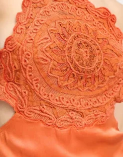 ASOS DESIGN Tall - Vestito Midi Con Bustino Ricamato In Raso Ruggine Aperto Dietro -Vendite ASOS Maternity || RIVER ISLAND || Monki 204307890 4