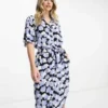 Monki - Vestito Camicia Midi Allacciato In Vita A Fiori Blu