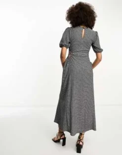 ASOS DESIGN - Vestito Grembiule Midi Bianco E Nero A Quadri Con Cut-out Laterale E Maniche A Sbuffo -Vendite ASOS Maternity || RIVER ISLAND || Monki 204350980 2