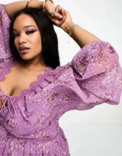 ASOS DESIGN Curve - Vestito Corto Con Maniche Ad Ali Di Pipistrello In Plumetis Lilla Fiori Con Finiture In Pizzo, Scollo Profondo E Fondo A Peplo -Vendite ASOS Maternity || RIVER ISLAND || Monki 204515579 3