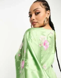 ASOS DESIGN Curve - Vestito Midi In Raso Verde A Portafoglio Ricamato Con Maniche Stile Kimono -Vendite ASOS Maternity || RIVER ISLAND || Monki 204572650 3
