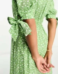 Nobody's Child Petite - Esme - Vestito Midi Con Dettaglio Laccetti Sulle Maniche Verde A Fiorellini -Vendite ASOS Maternity || RIVER ISLAND || Monki 204642935 3