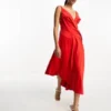 ASOS DESIGN - Vestito Midi A Canottiera Drappeggiato Con Fondo Asimmetrico In Raso Rosso