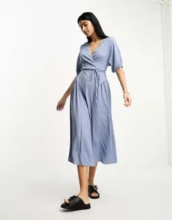 ASOS DESIGN - Vestito Midi Stropicciato A Portafoglio Blu Testurizzato Con Allacciatura Laterale -Vendite ASOS Maternity || RIVER ISLAND || Monki 204873108 4